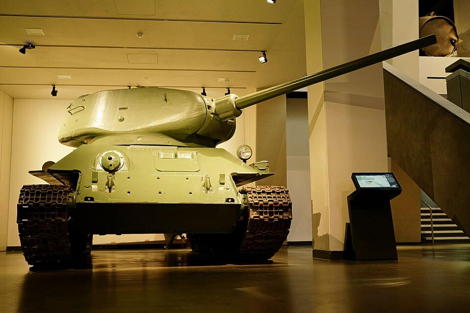 T-34-85 (D-5T) reference photo